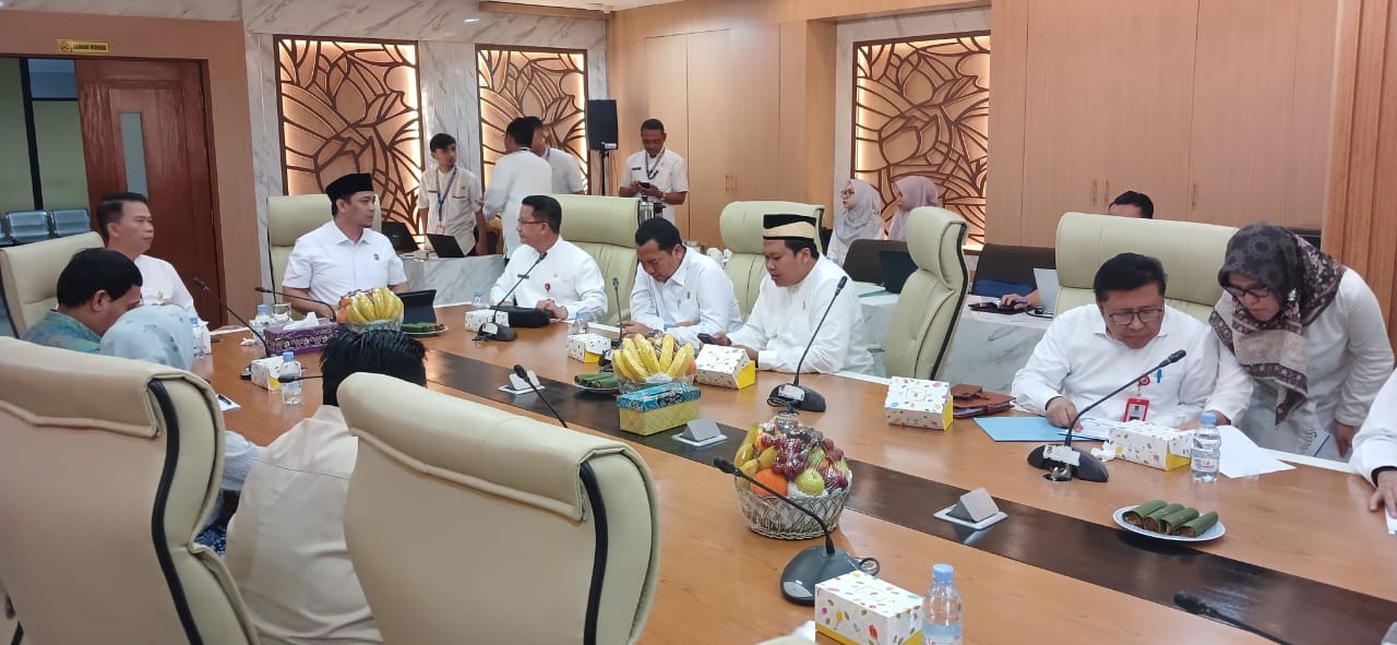 Dewan Minta Seluruh Honorer Diangkat Penuh Waktu