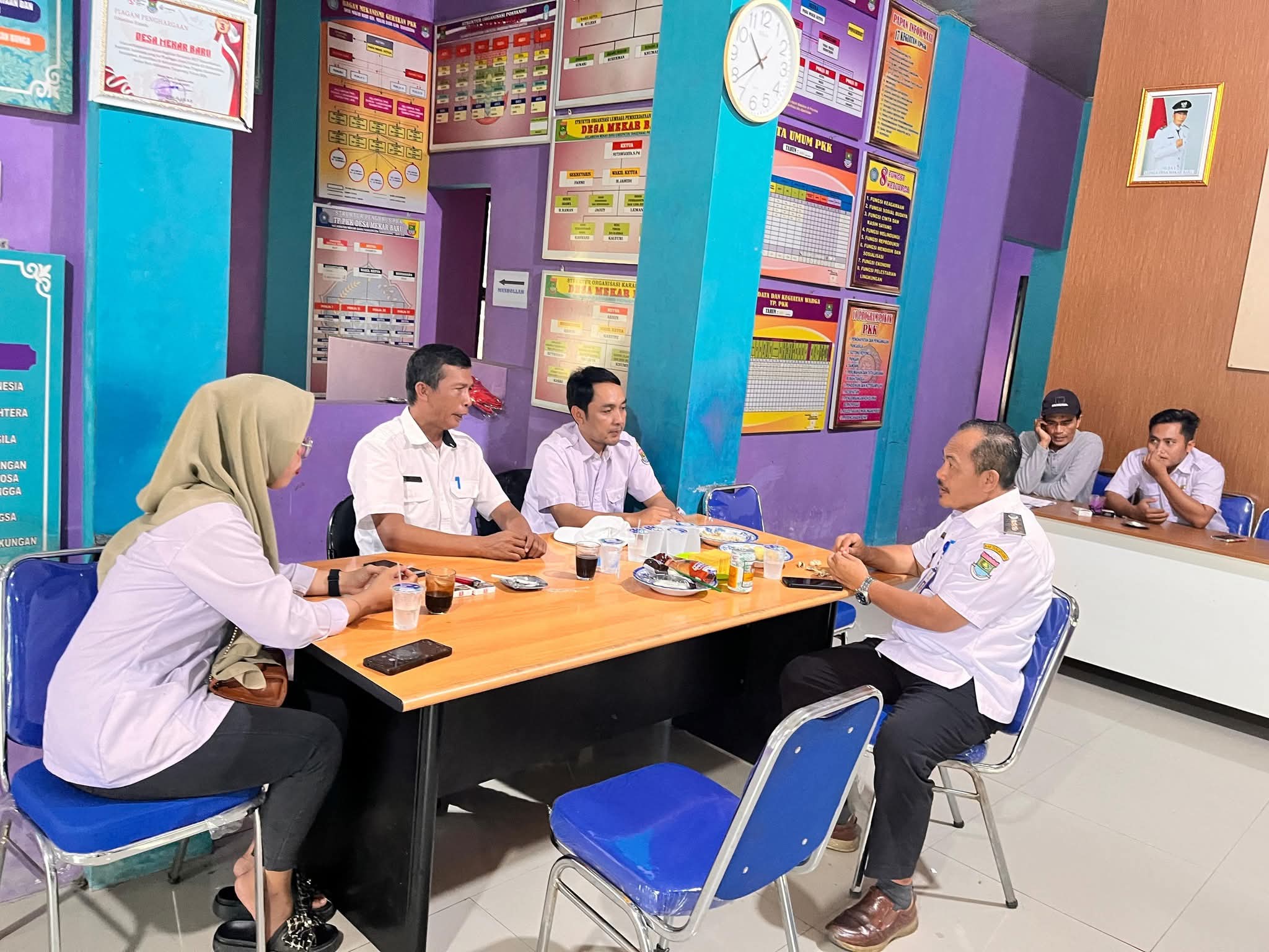 Pererat Koordinasi, Camat Mekar Baru Kunjungi Kantor Desa Usai Sertijab