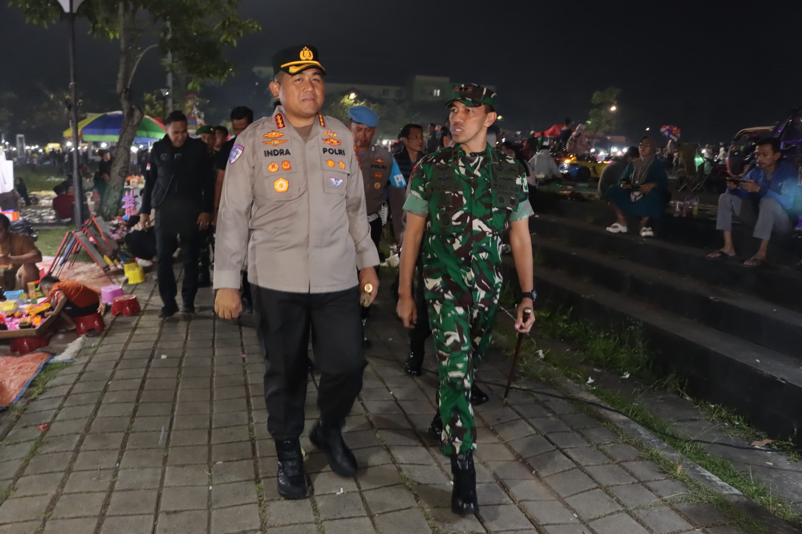 Wujudkan Kamtibmas, Kapolresta Tangerang Bareng Dandim Tigaraksa Patroli Dialogis Jalan Kaki