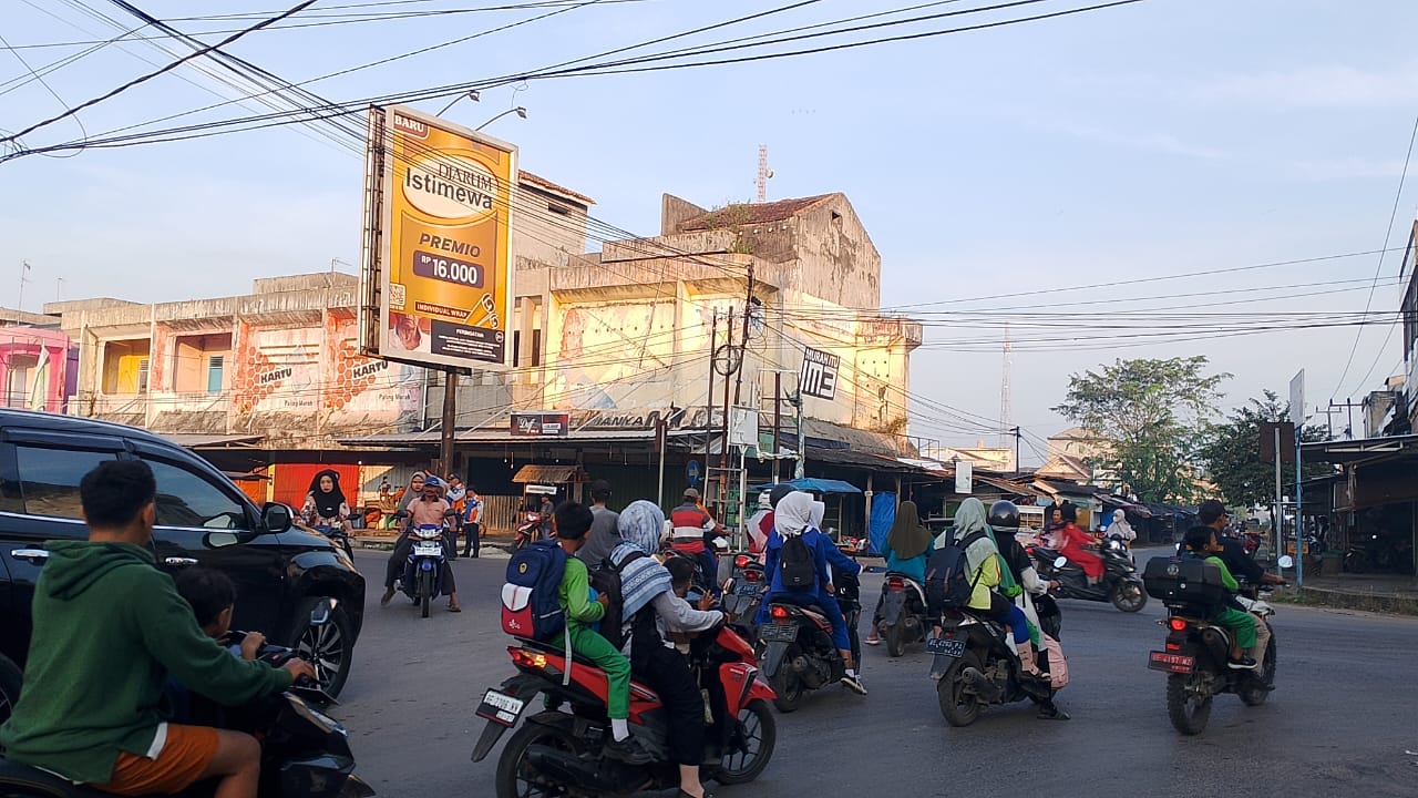 Rawan Kecelakaan dan Macet, Warga Desak Pemasangan Lampu Merah di Perempatan Pasar Way Jepara