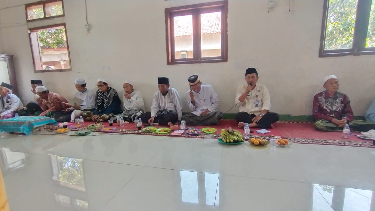 Pengajian Bulanan Desa Mekar Baru, Camat H. Iman Bahlawai Ajak Warga Perkuat Ukhuwah